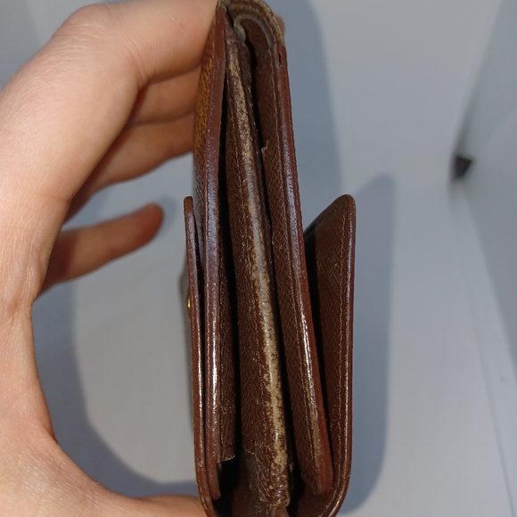 Authentic LV Wallet - Picture 8 of 10